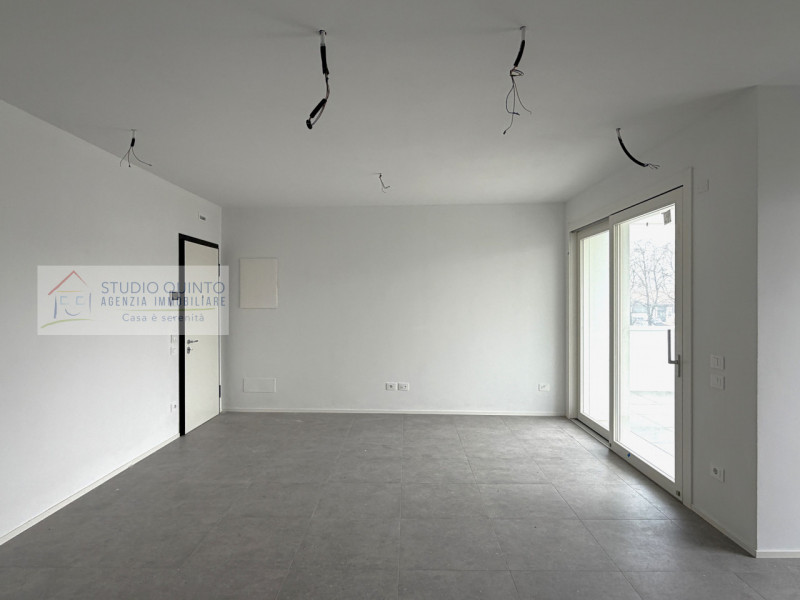 In una palazzina di sole cinque unità appartamento nuovo in pronta consegna al primo piano in cla...