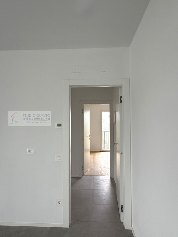 In una palazzina di sole cinque unità appartamento nuovo in pronta consegna al primo piano in cla...