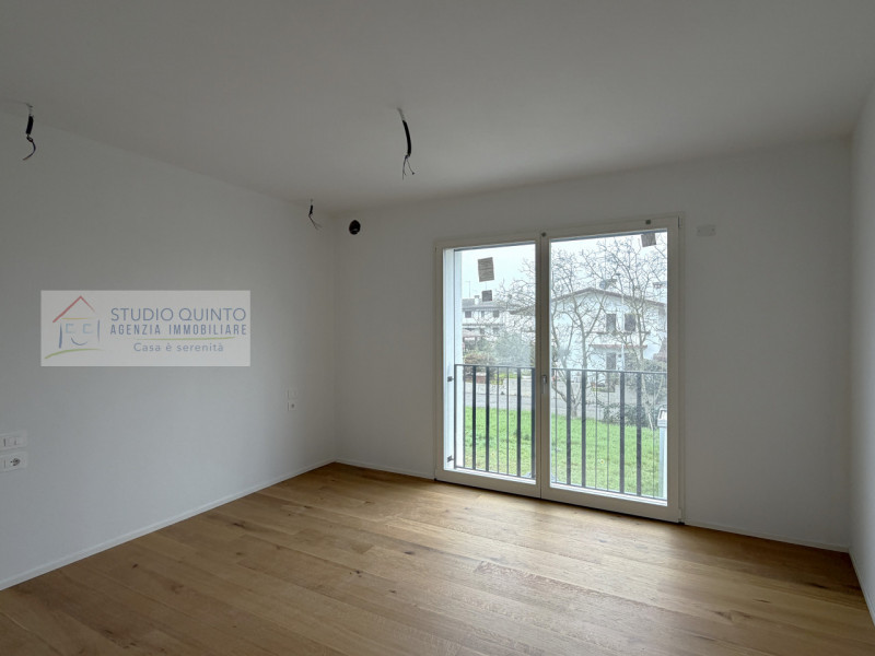 In una palazzina di sole cinque unità appartamento nuovo in pronta consegna al primo piano in cla...