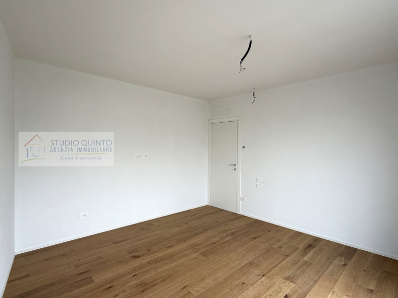 In una palazzina di sole cinque unità appartamento nuovo in pronta consegna al primo piano in cla...