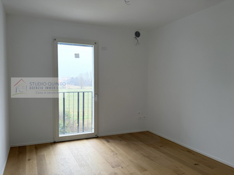 In una palazzina di sole cinque unità appartamento nuovo in pronta consegna al primo piano in cla...