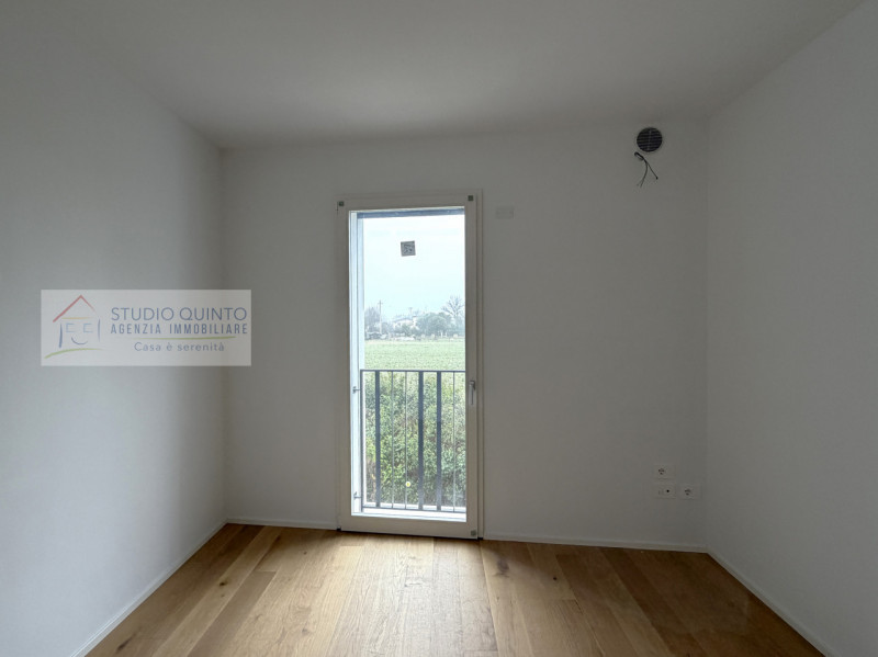 In una palazzina di sole cinque unità appartamento nuovo in pronta consegna al primo piano in cla...