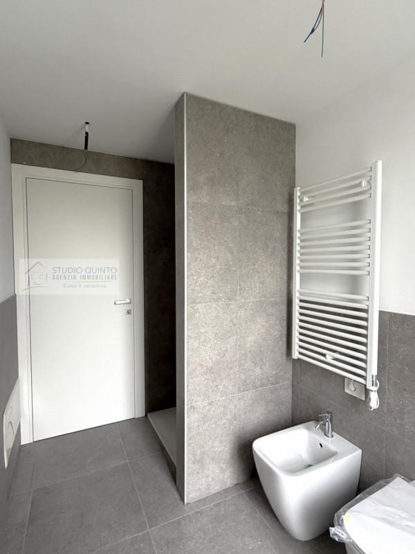 In una palazzina di sole cinque unità appartamento nuovo in pronta consegna al primo piano in cla...