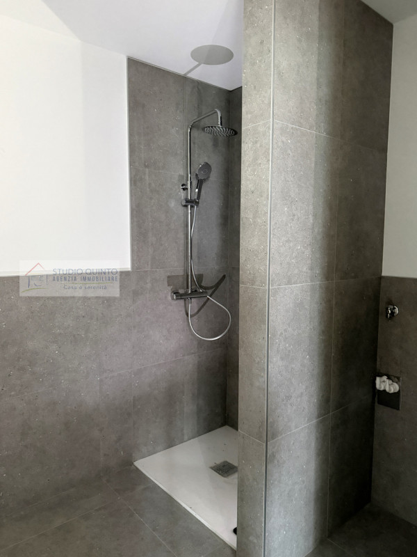 In una palazzina di sole cinque unità appartamento nuovo in pronta consegna al primo piano in cla...