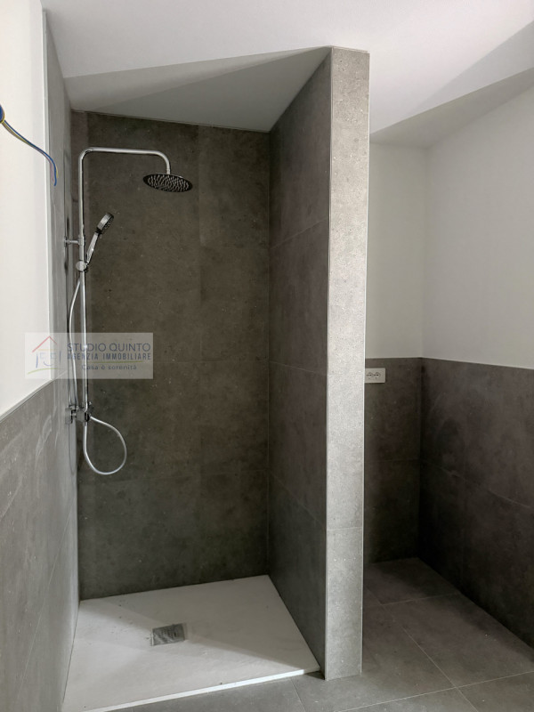 In una palazzina di sole cinque unità appartamento nuovo in pronta consegna al primo piano in cla...