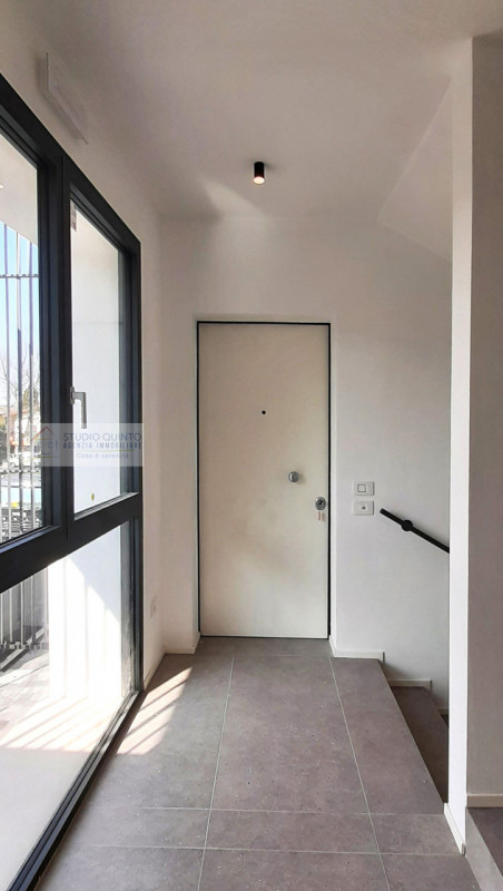 In una palazzina di sole cinque unità appartamento nuovo in pronta consegna al primo piano in cla...