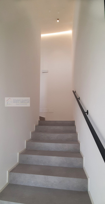 In una palazzina di sole cinque unità appartamento nuovo in pronta consegna al primo piano in cla...