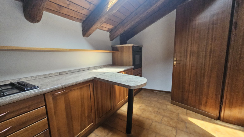 Scopri questo splendido ufficio situato al secondo e ultimo piano di un elegante stabile, nel cen...