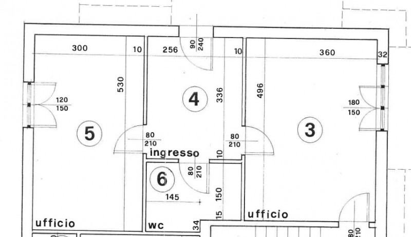 Scopri l'opportunità unica di investire in un ufficio luminoso e funzionale situato nel centro di...