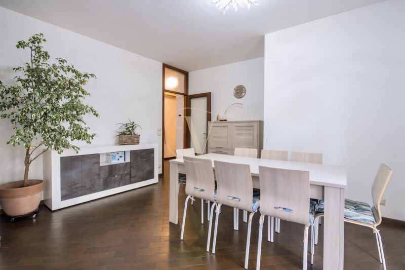 Se cerchi un appartamento in cui ampi spazi, luminosità ed un grande terrazzo per le tue grigliat...