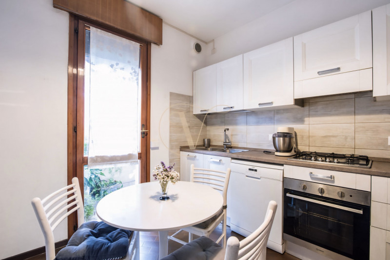 Se cerchi un appartamento in cui ampi spazi, luminosità ed un grande terrazzo per le tue grigliat...