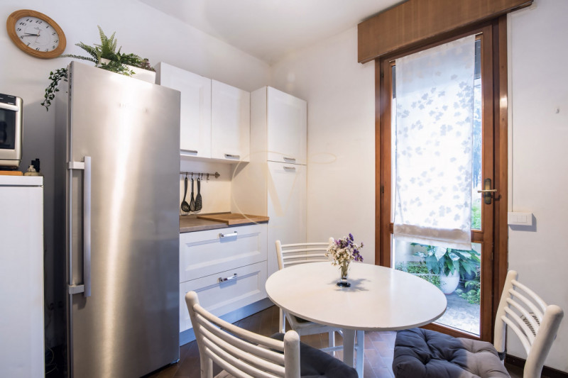 Se cerchi un appartamento in cui ampi spazi, luminosità ed un grande terrazzo per le tue grigliat...