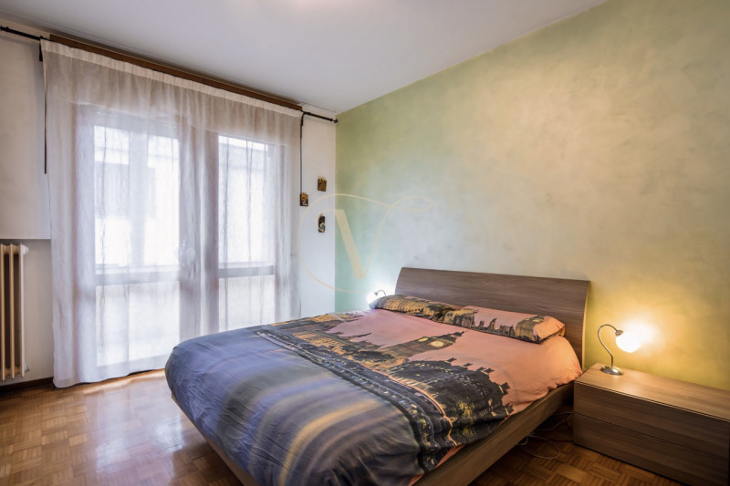 Se cerchi un appartamento in cui ampi spazi, luminosità ed un grande terrazzo per le tue grigliat...