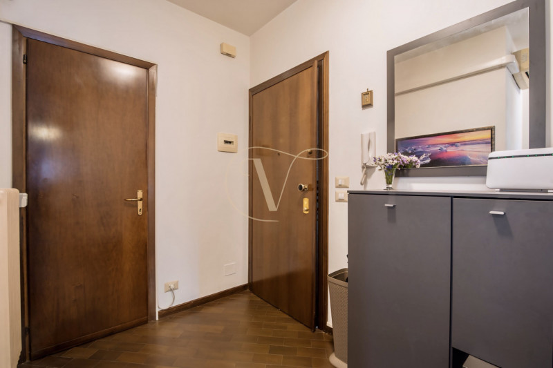 Se cerchi un appartamento in cui ampi spazi, luminosità ed un grande terrazzo per le tue grigliat...