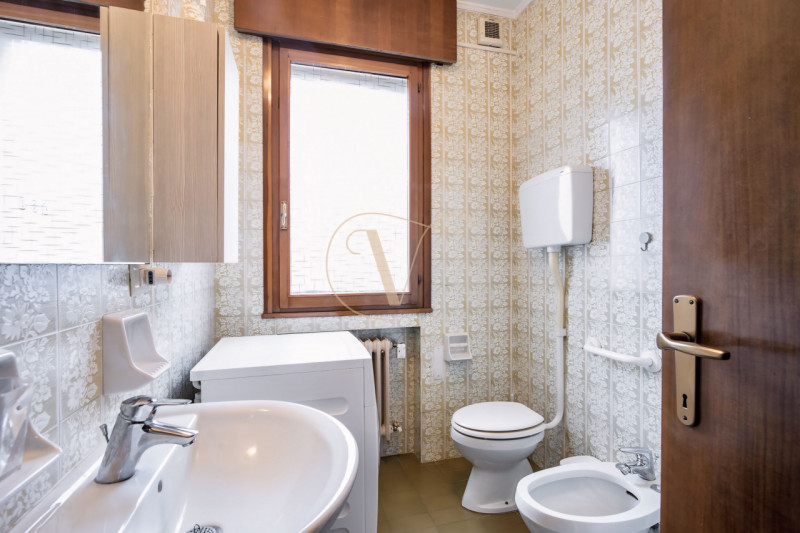 Se cerchi un appartamento in cui ampi spazi, luminosità ed un grande terrazzo per le tue grigliat...