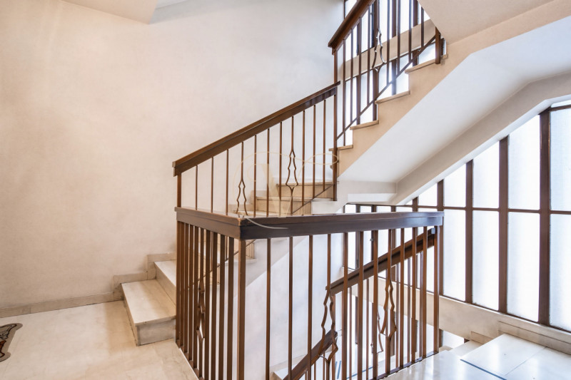 Se cerchi un appartamento in cui ampi spazi, luminosità ed un grande terrazzo per le tue grigliat...