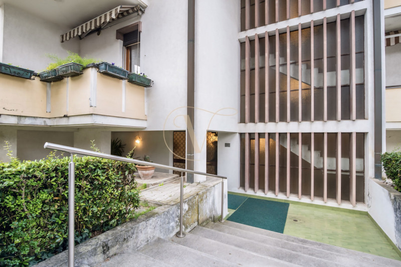 Se cerchi un appartamento in cui ampi spazi, luminosità ed un grande terrazzo per le tue grigliat...