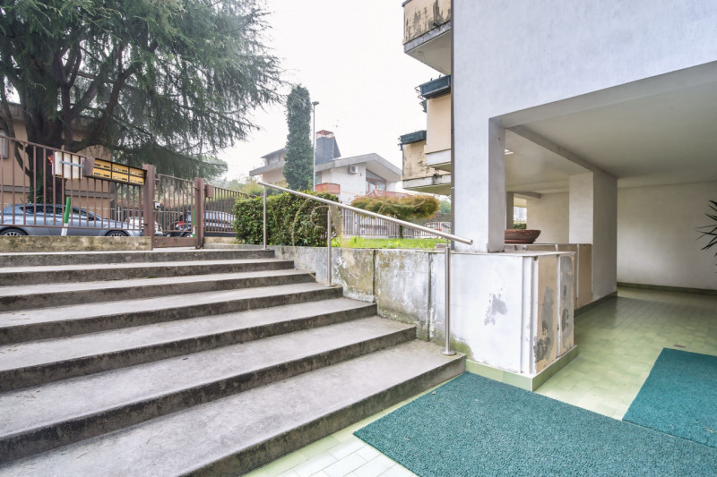 Se cerchi un appartamento in cui ampi spazi, luminosità ed un grande terrazzo per le tue grigliat...