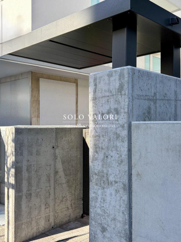 rif. J6P5 (per info 3356198429 Nicola)

Proponiamo in vendita al 5 piano l’ultima unità vista mar...