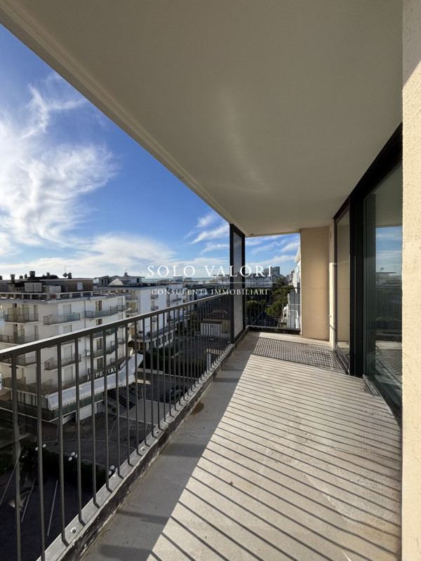 rif. J6P5 (per info 3356198429 Nicola)

Proponiamo in vendita al 5 piano l’ultima unità vista mar...