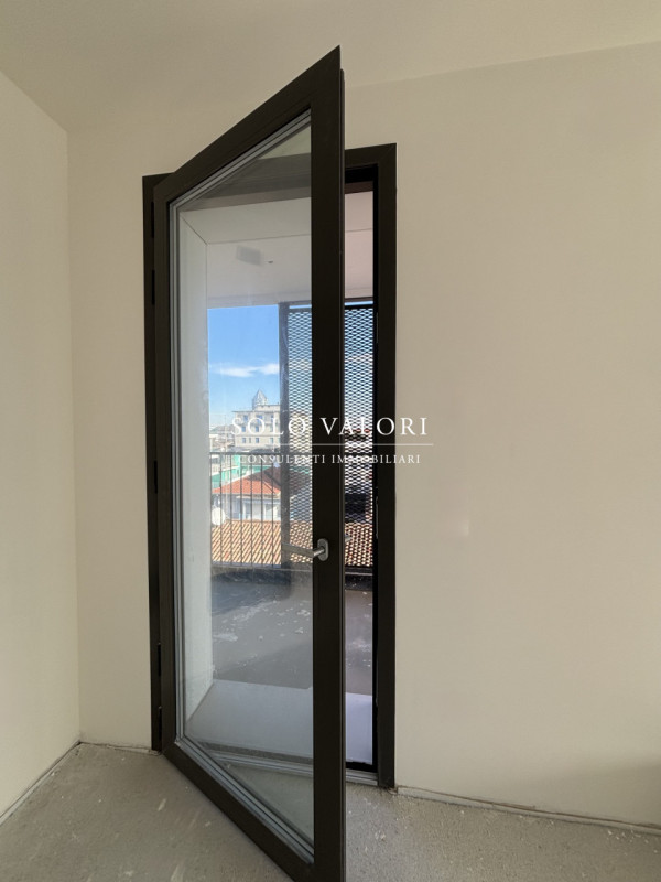 rif. J6P5 (per info 3356198429 Nicola)

Proponiamo in vendita al 5 piano l’ultima unità vista mar...