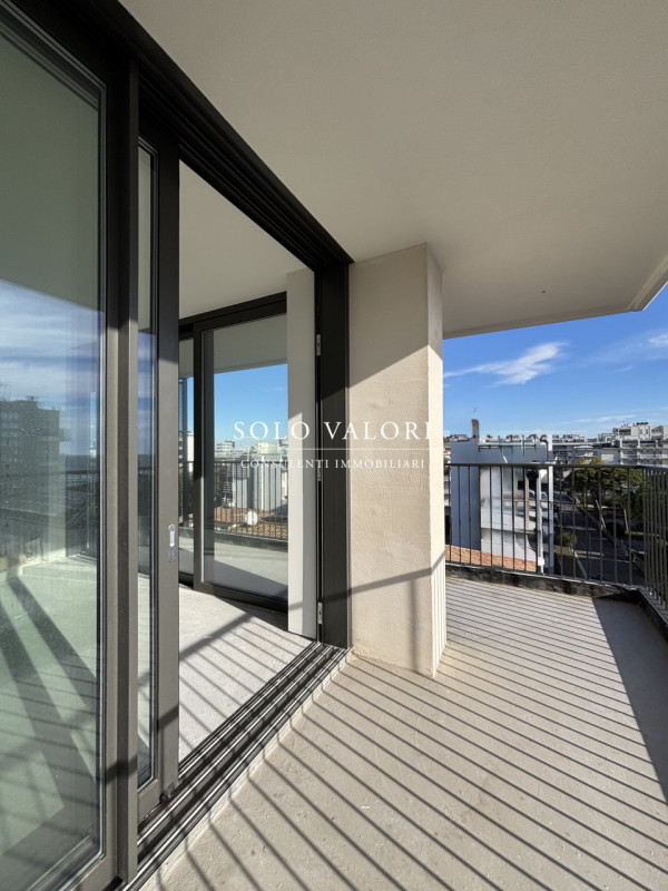 rif. J6P5 (per info 3356198429 Nicola)

Proponiamo in vendita al 5 piano l’ultima unità vista mar...