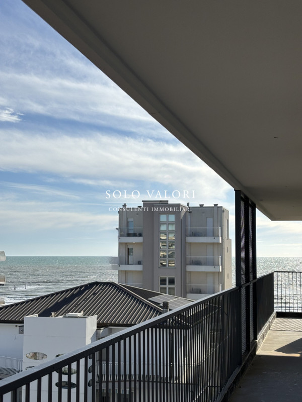 rif. J6P5 (per info 3356198429 Nicola)

Proponiamo in vendita al 5 piano l’ultima unità vista mar...