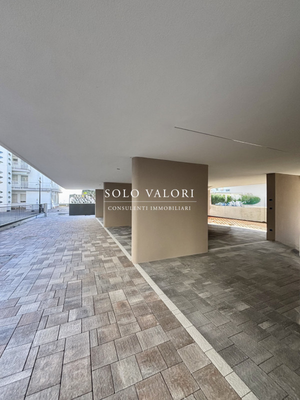 rif. J6P5 (per info 3356198429 Nicola)

Proponiamo in vendita al 5 piano l’ultima unità vista mar...