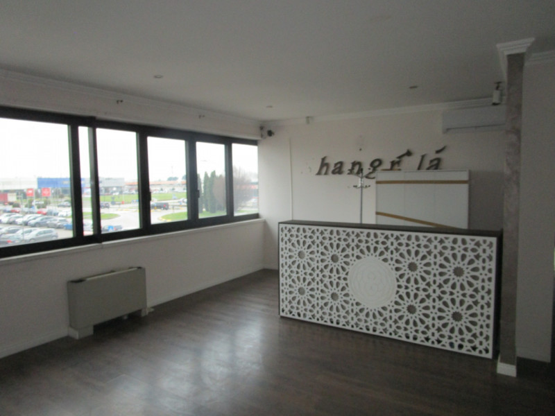 Se stai cercando un ufficio spazioso e funzionale, questa è l'opportunità che fa per te! Situato ...