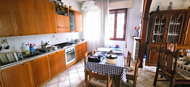 VIGONZA CENTRO In posizione centrale e tranquilla, su strada poco trafficata e comoda a tutti i s...