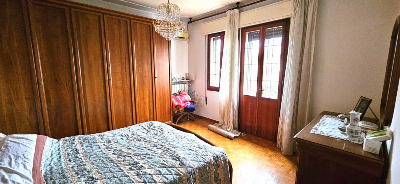 VIGONZA CENTRO In posizione centrale e tranquilla, su strada poco trafficata e comoda a tutti i s...