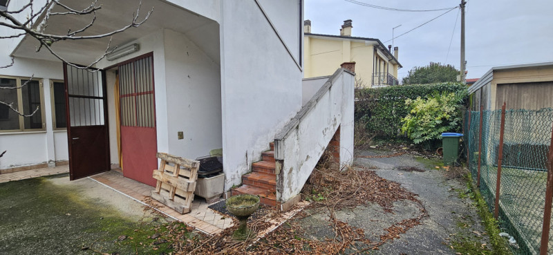 VIGONZA CENTRO In posizione centrale e tranquilla, su strada poco trafficata e comoda a tutti i s...