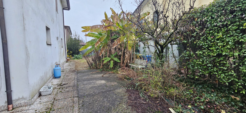 VIGONZA CENTRO In posizione centrale e tranquilla, su strada poco trafficata e comoda a tutti i s...