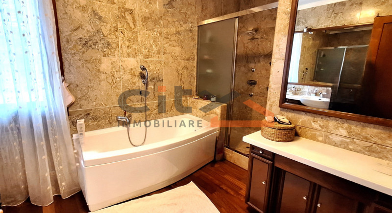 BASSANO CENTRO: proponiamo  VILLA SINGOLA situata a due passi dal Ponte Nuovo, in ottimo stato di...