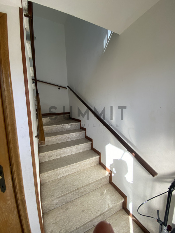 SCHIO - Magrè: In zona residenziale tranquilla INTERA BIFAMILIARE sovrapposta su lotto di 950 mq ...