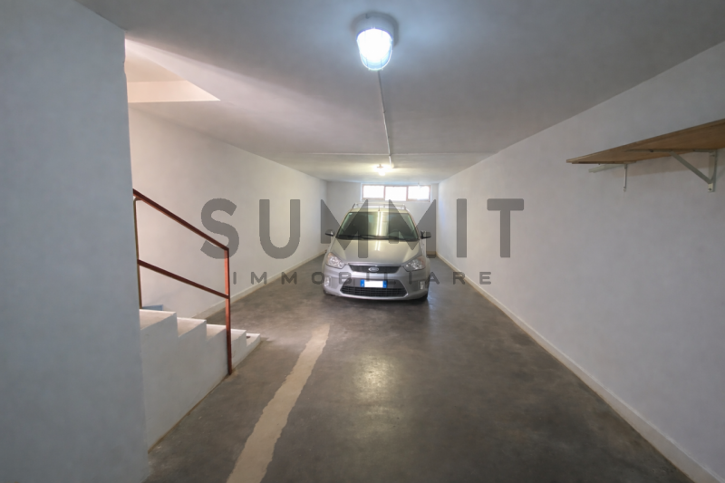 SCHIO - Magrè: In zona residenziale tranquilla INTERA BIFAMILIARE sovrapposta su lotto di 950 mq ...