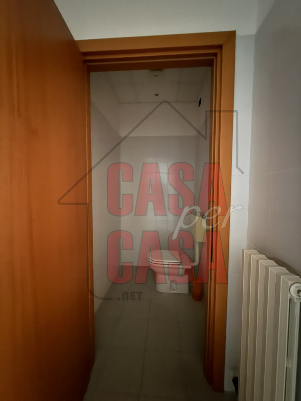 Ufficio pronto da subito diviso in stanze e climatizzato.

Offriamo questo splendido ufficio di c...