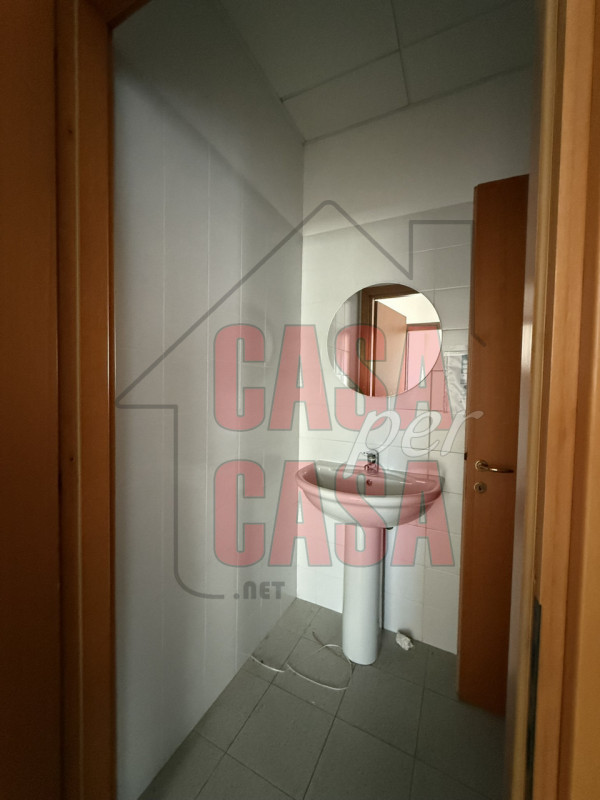 Ufficio pronto da subito diviso in stanze e climatizzato.

Offriamo questo splendido ufficio di c...