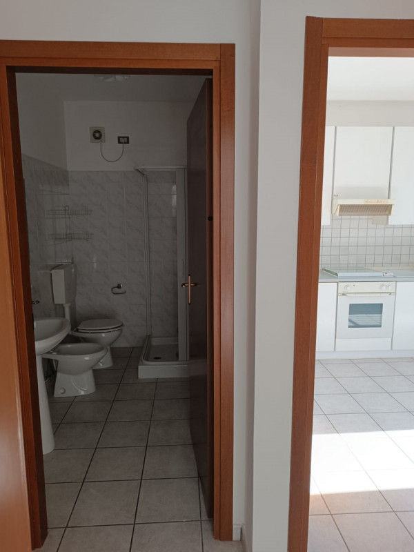 Scopri un'opportunità unica di vivere nel cuore della tranquilla zona di Cà Tiepolo, a Porto Toll...