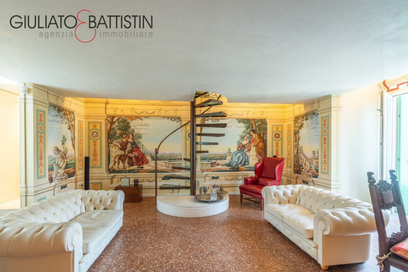 VICENZA: in posizione di assoluto prestigio, proponiamo in vendita un esclusivo loft, ubicato al ...