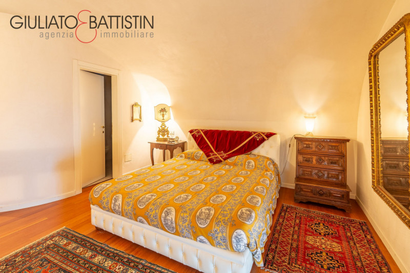 VICENZA: in posizione di assoluto prestigio, proponiamo in vendita un esclusivo loft, ubicato al ...