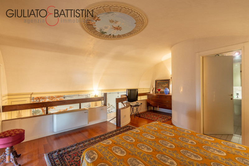 VICENZA: in posizione di assoluto prestigio, proponiamo in vendita un esclusivo loft, ubicato al ...