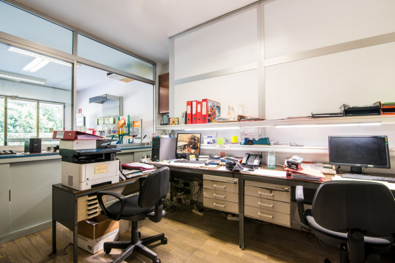 CAMPODARSEGO: AFFITTASI prestigioso complesso COMMERCIALE situato fronte alla storica Statale Del...