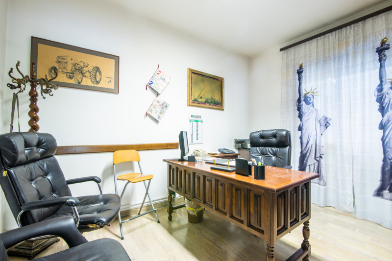 CAMPODARSEGO: AFFITTASI prestigioso complesso COMMERCIALE situato fronte alla storica Statale Del...