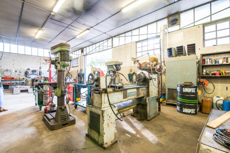 CAMPODARSEGO: AFFITTASI prestigioso complesso COMMERCIALE situato fronte alla storica Statale Del...