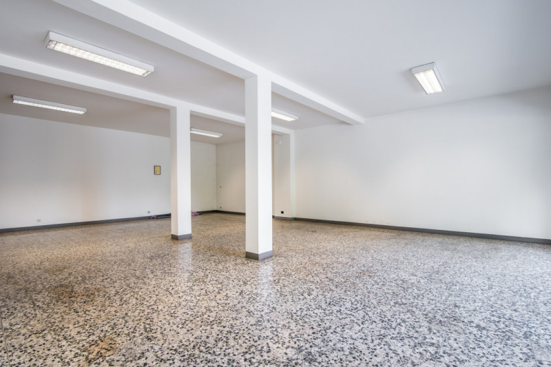 CAMPODARSEGO: AFFITTASI prestigioso complesso COMMERCIALE situato fronte alla storica Statale Del...