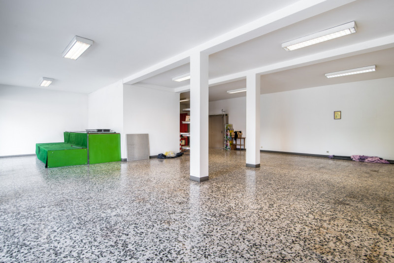 CAMPODARSEGO: AFFITTASI prestigioso complesso COMMERCIALE situato fronte alla storica Statale Del...