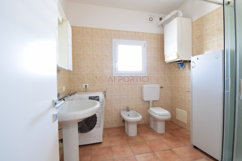 LEGNARO - A due passi dall'università di Legnaro, proponiamo posto letto in stanze doppie ARREDAT...