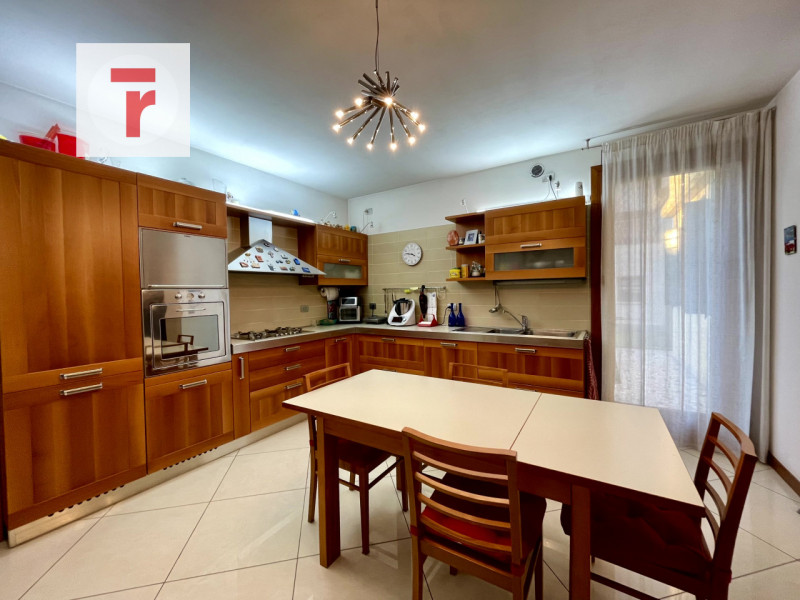 Ti presentiamo una splendida soluzione indipendente, costruita nel 2006 e mantenuta in condizioni...