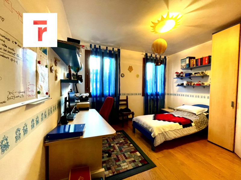 Ti presentiamo una splendida soluzione indipendente, costruita nel 2006 e mantenuta in condizioni...